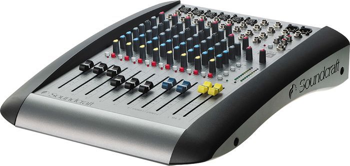 Soundcraft keverőpult színes szabályzókkal fehér háttéren.